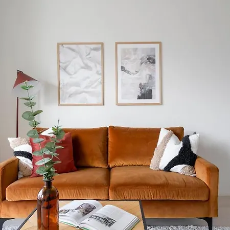 Jewelbox In Vantaa, Free Parking, 15 Mins To Helsinki Airport By Train Apartment *