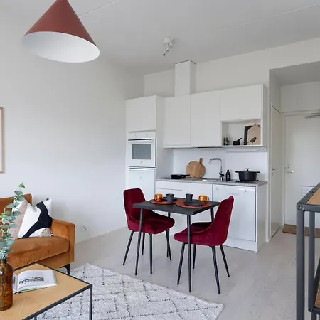 Jewelbox In Vantaa, Free Parking, 15 Mins To Helsinki Airport By Train *