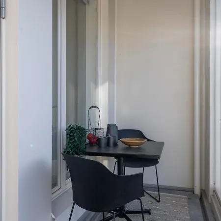 Jewelbox In Vantaa, Free Parking, 15 Mins To Helsinki Airport By Train * Vantaa